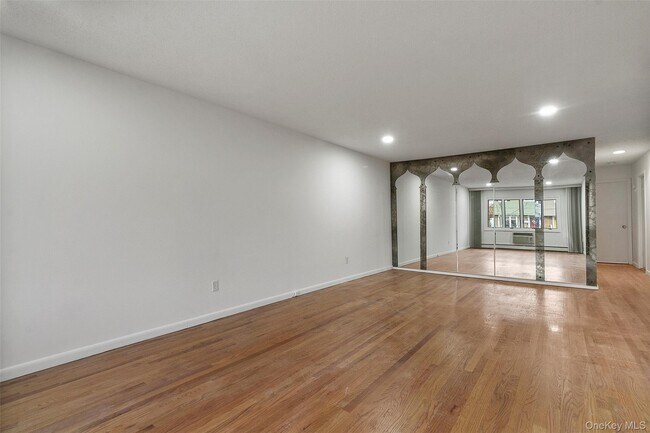 Building Photo - 6 Regina Pl