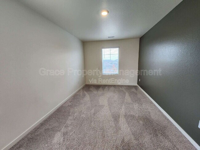 Building Photo - 508 Ledge St