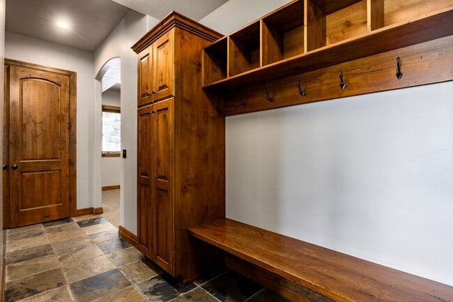 Building Photo - Luxury Mountain Retreat in Jeremy Ranch