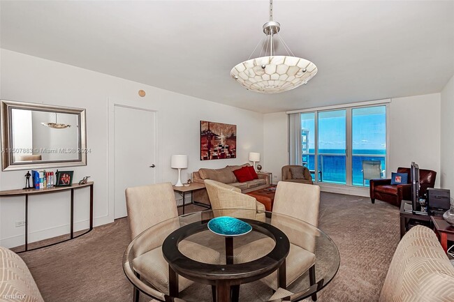 Building Photo - 1 br, 1.5 bath Condo - 2301 Collins Ave Ap...