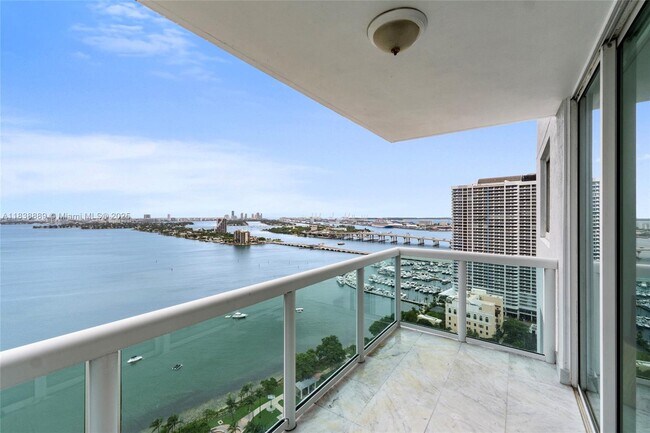 Building Photo - 1800 N Bayshore Dr