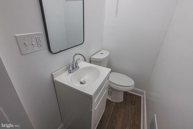 Building Photo - 9 Glenmore Ave