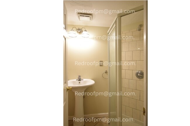 Building Photo - 565 Brisbane Rd