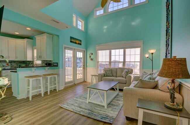 Building Photo - 5BR, 4BA Townhome - Pet Friendly with Beac...