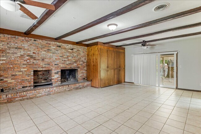 Building Photo - Beautiful 4 bedroom home near FSU - Move I...