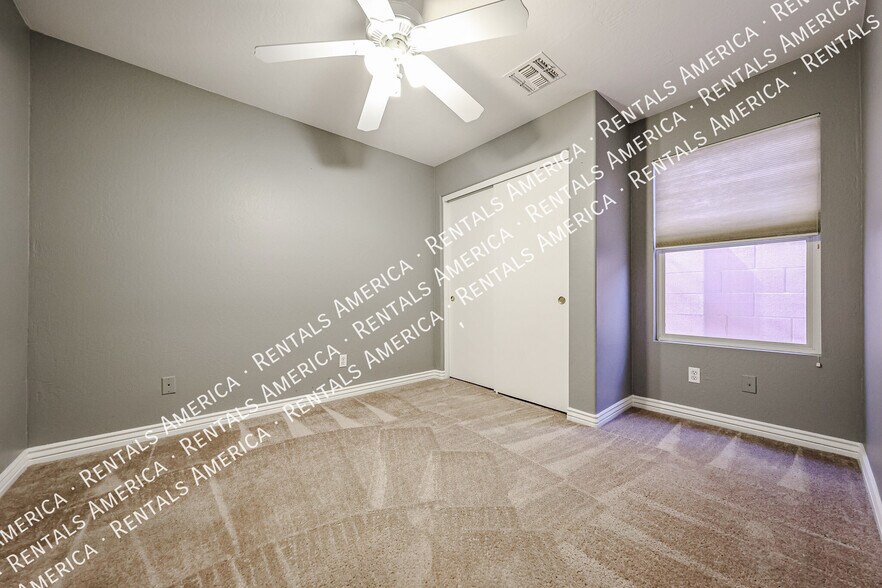 Building Photo - 4524 E Glenhaven Dr