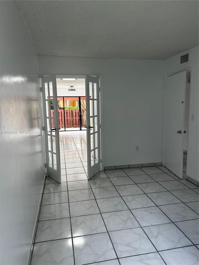 Building Photo - 301 W Park Dr