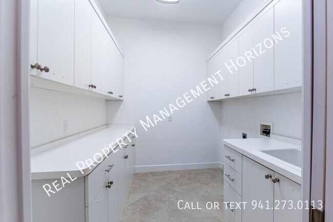 Building Photo - 6914 Stanhope Pl