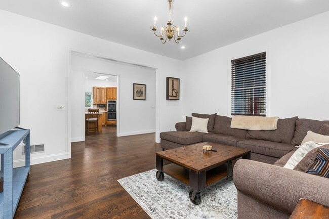 Building Photo - 17 Curtis Dr