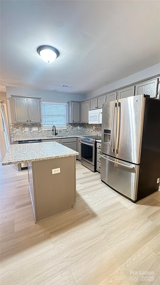 Building Photo - 1705 Starling Ct