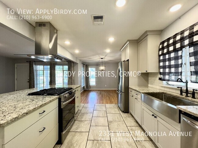 Building Photo - **3 Bed, 2 Bath Home with Detached Garage/...