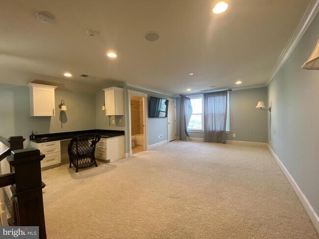 Building Photo - 2163 Potomac River Blvd