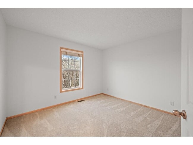 Building Photo - 9995 Wildflower Dr
