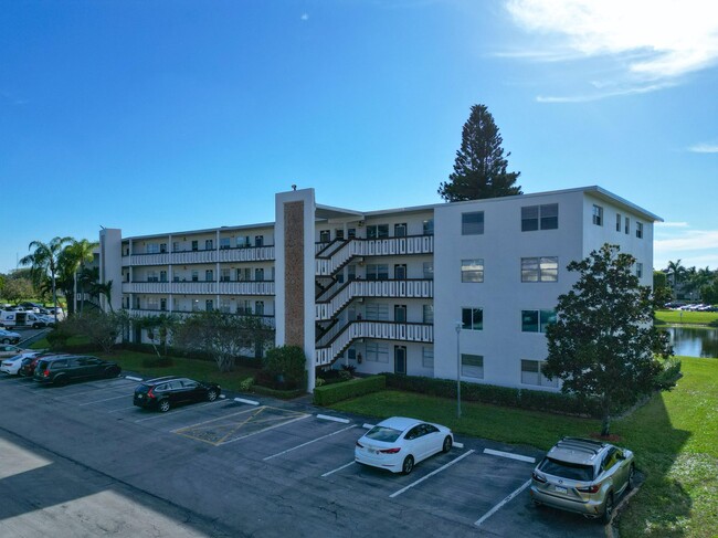 Building Photo - 2030 Hythe B