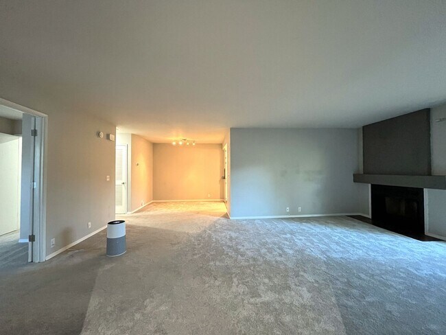 Building Photo - 2 Bed 2 Bath Corner Condo ~ Cedar Mill w/ Washer & Dryer, Parking and Pool! Convenient to Nike, S...