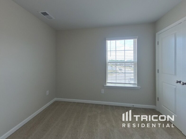 Building Photo - 280 Paulownia Cir