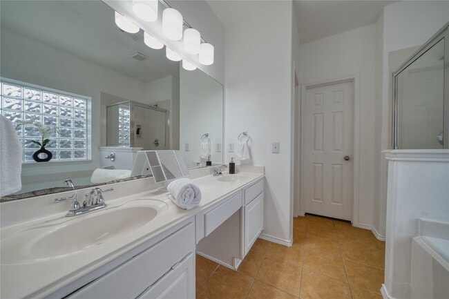 Building Photo - 9610 Beckwood Post Dr