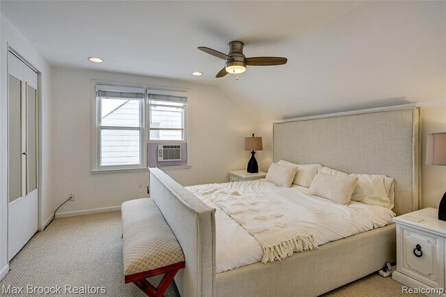 Building Photo - 1460 Cole St