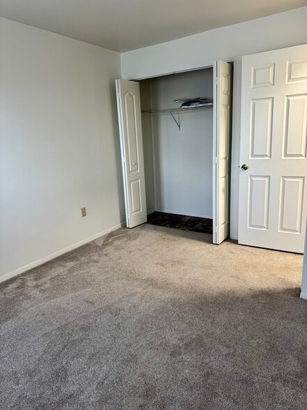 Building Photo - 1001 White Oak Rd