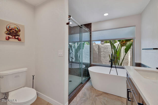 Building Photo - 6216 E Greenway Ln