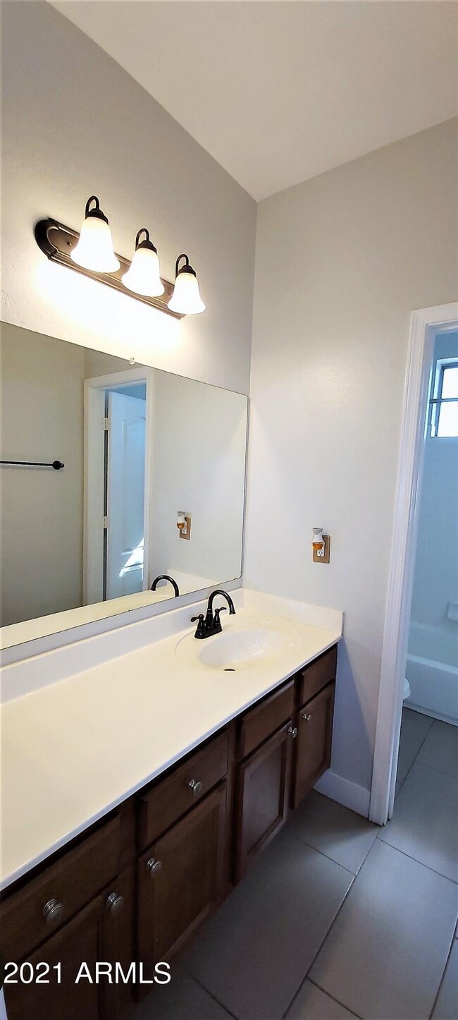 Building Photo - 3741 N Ladera Cir