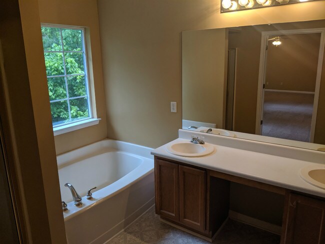 Building Photo - 5107 Huntcrest Dr SW