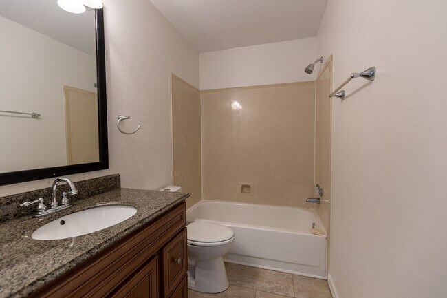 Building Photo - STUDENTS WELCOME! 3/2 Townhouse near USA! GATED! Students Welcome!