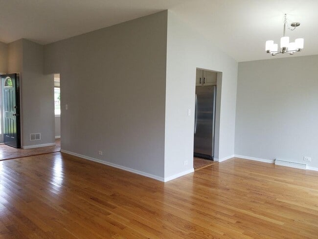 Building Photo - 2626 Pauline Ave