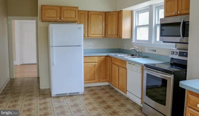 Primary Photo - 921 New Pear St
