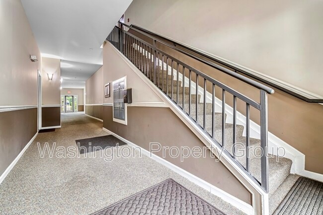 Building Photo - 4144 Fountainside Ln