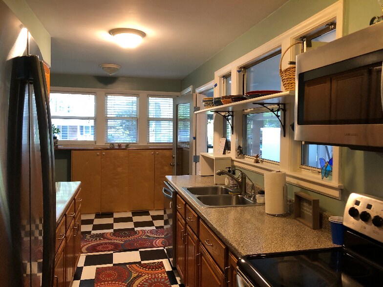 Building Photo - 18 Forestdale Dr