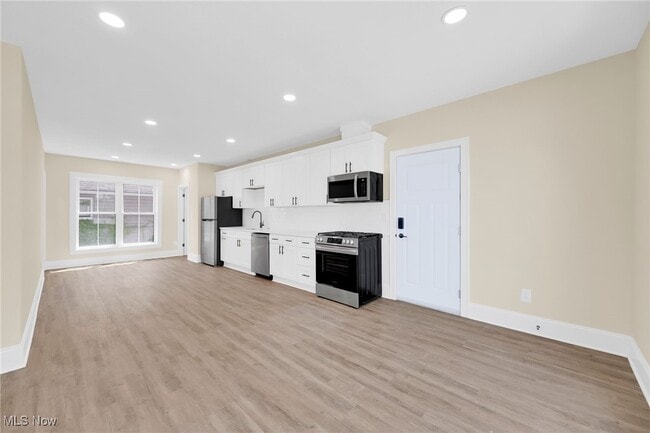 Building Photo - 2322 Scranton Rd