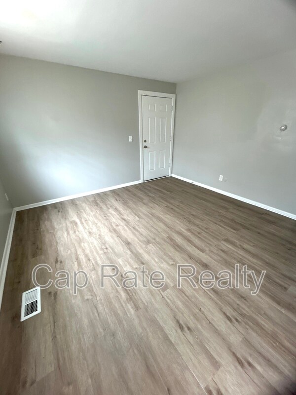 Building Photo - 2174 Sullivant Ave