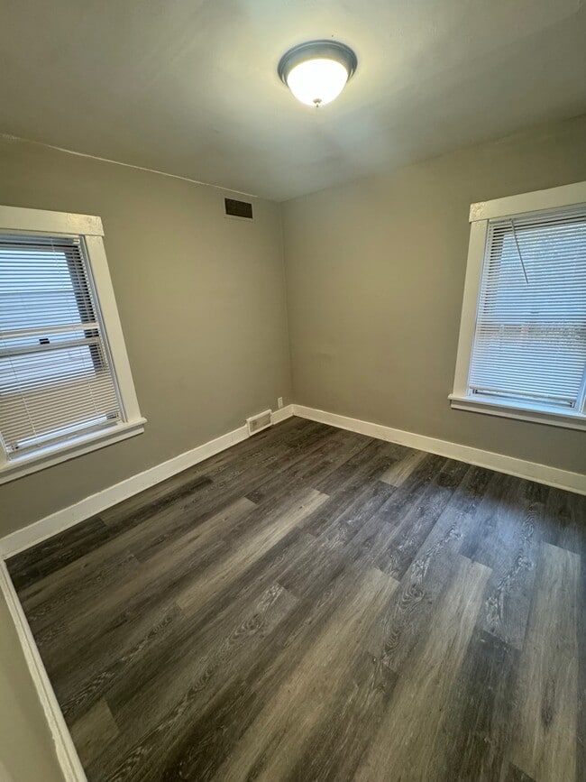 Building Photo - 1217 Scott St