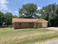 Building Photo - 204 Cedar Ln