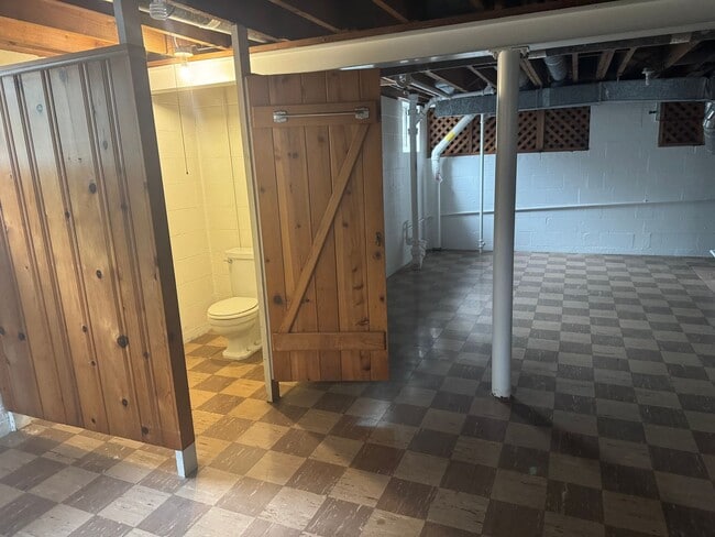 Building Photo - 3 Bedroom 2 Bath Ranch Home - Upper Arlington Schools