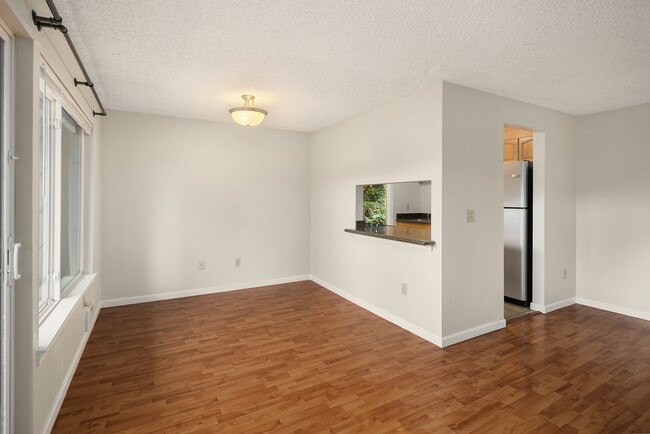 Building Photo - 10012 NE 117th Ct
