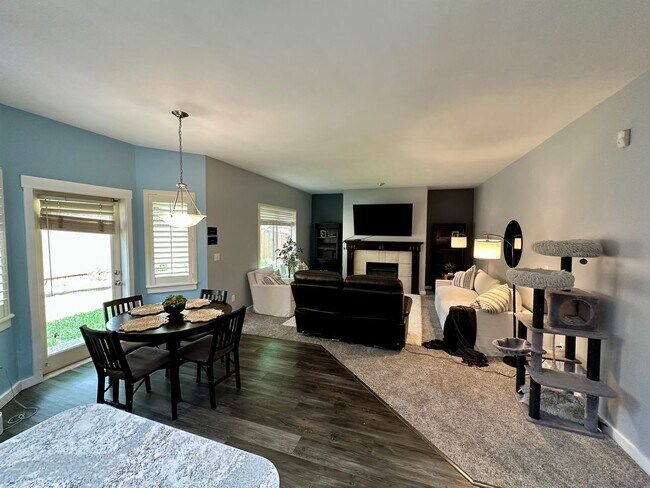 Building Photo - Charming 6 beds 2.5 bath house in Bothell!