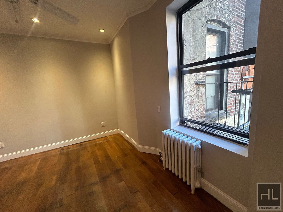 Building Photo - Mott Street