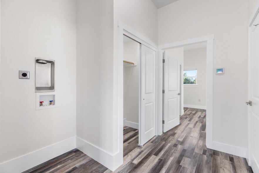 Building Photo - 705 Fifth St