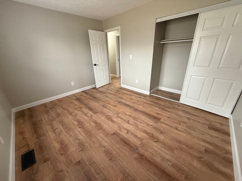 Building Photo - 5363 Burgundy Pl