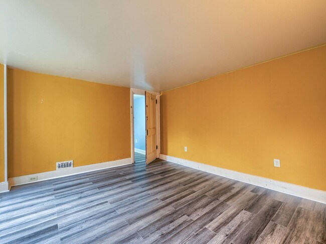 Building Photo - 127 Herr St