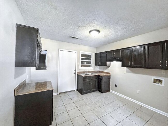 Building Photo - 4909 Buford Ave