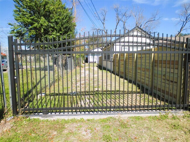 Building Photo - 3709 Gager St