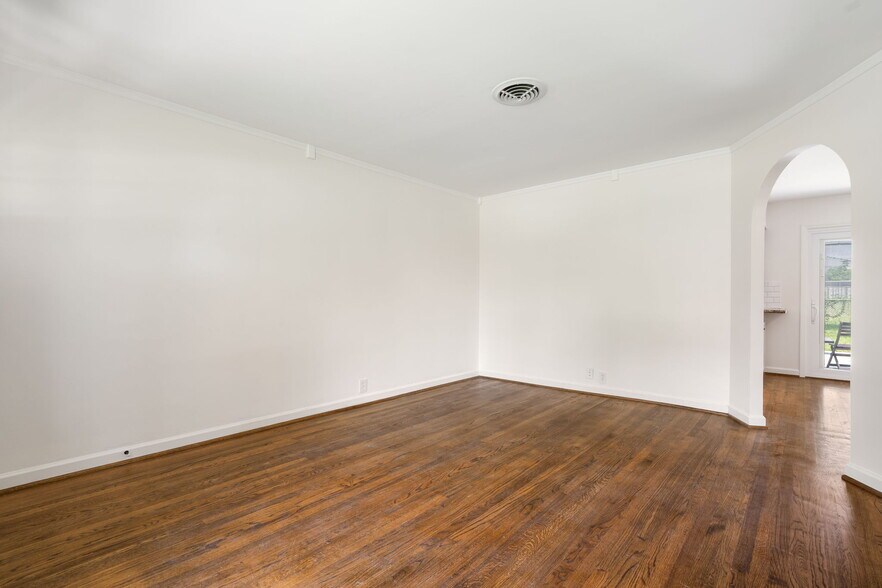 Building Photo - 2206 Stonecrest Dr