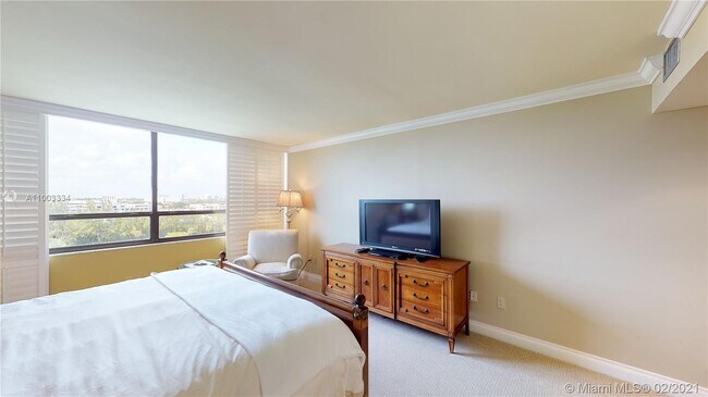 Building Photo - 11113 Biscayne Blvd
