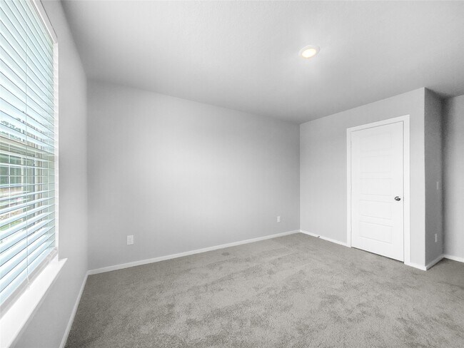 Building Photo - 632 Levine Ct