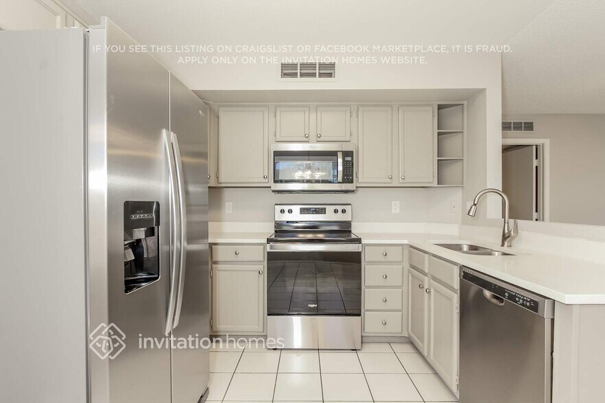 Building Photo - 3602 W Camino Real