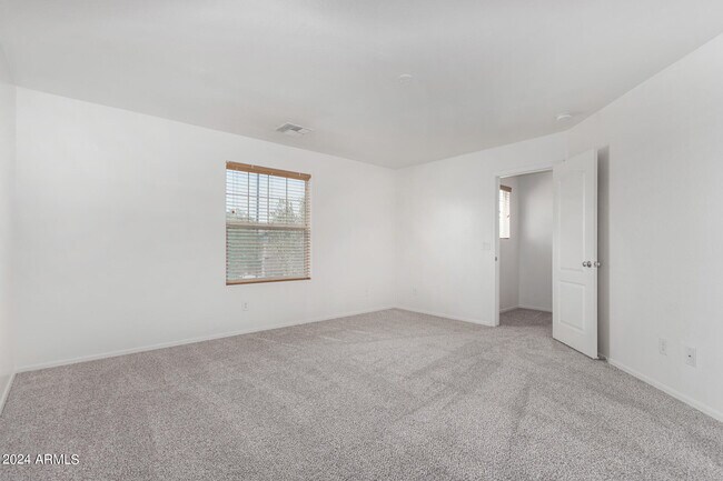 Building Photo - 2261 S Ponderosa Dr