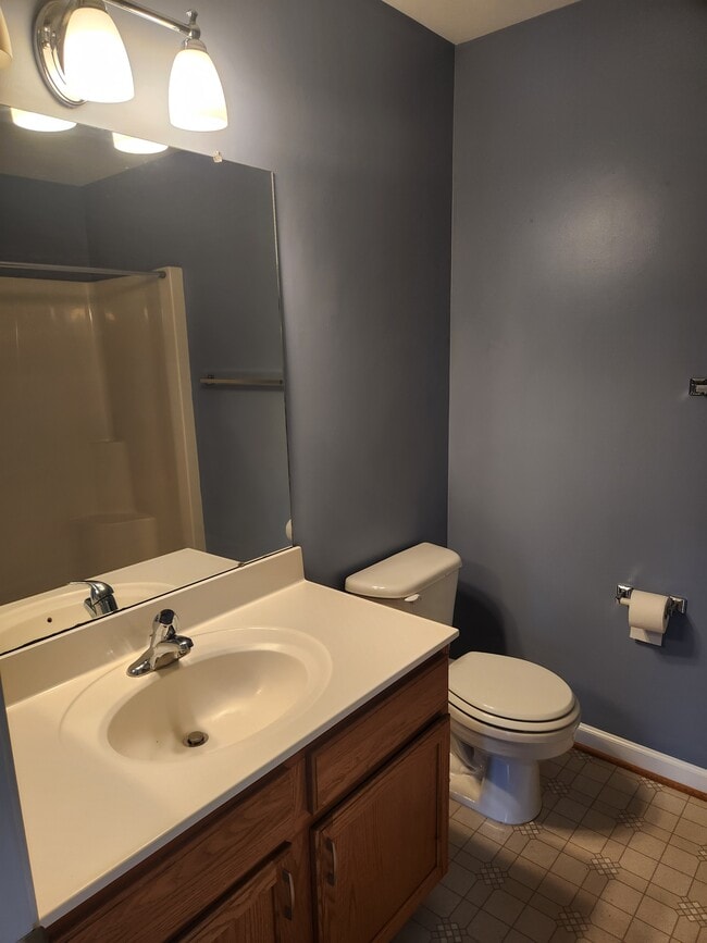 Building Photo - 2026 Windsong Dr